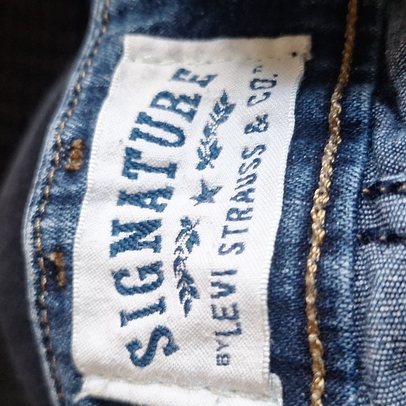 Signature Levi's Jean Capris.  Size 14 Misses - Picture 6 of 6